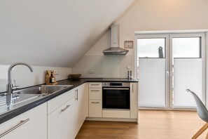 Kühlschrank, Ofen, Herdplatte, Geschirrspüler