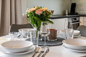 Dining - Family Apartment Fewo Parkside S3 | 8Min to Legoland | Balcony & Parking (Günzburg)