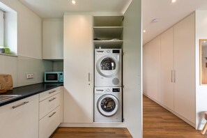 Interior - Family Apartment Fewo Parkside S3 | 8Min to Legoland | Balcony & Parking (Günzburg)