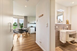 Jääkaappi, uuni, liesi, astianpesukone