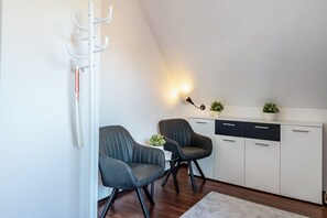 Interior - Apartment 'Ferienwohnung Moin' with Shared Terrace, Shared Garden and Wi-Fi (Schönwalde am Bungsberg)