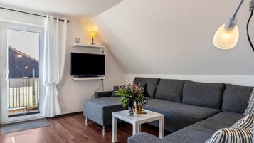 Fernseher, Kamin, Stereoanlage