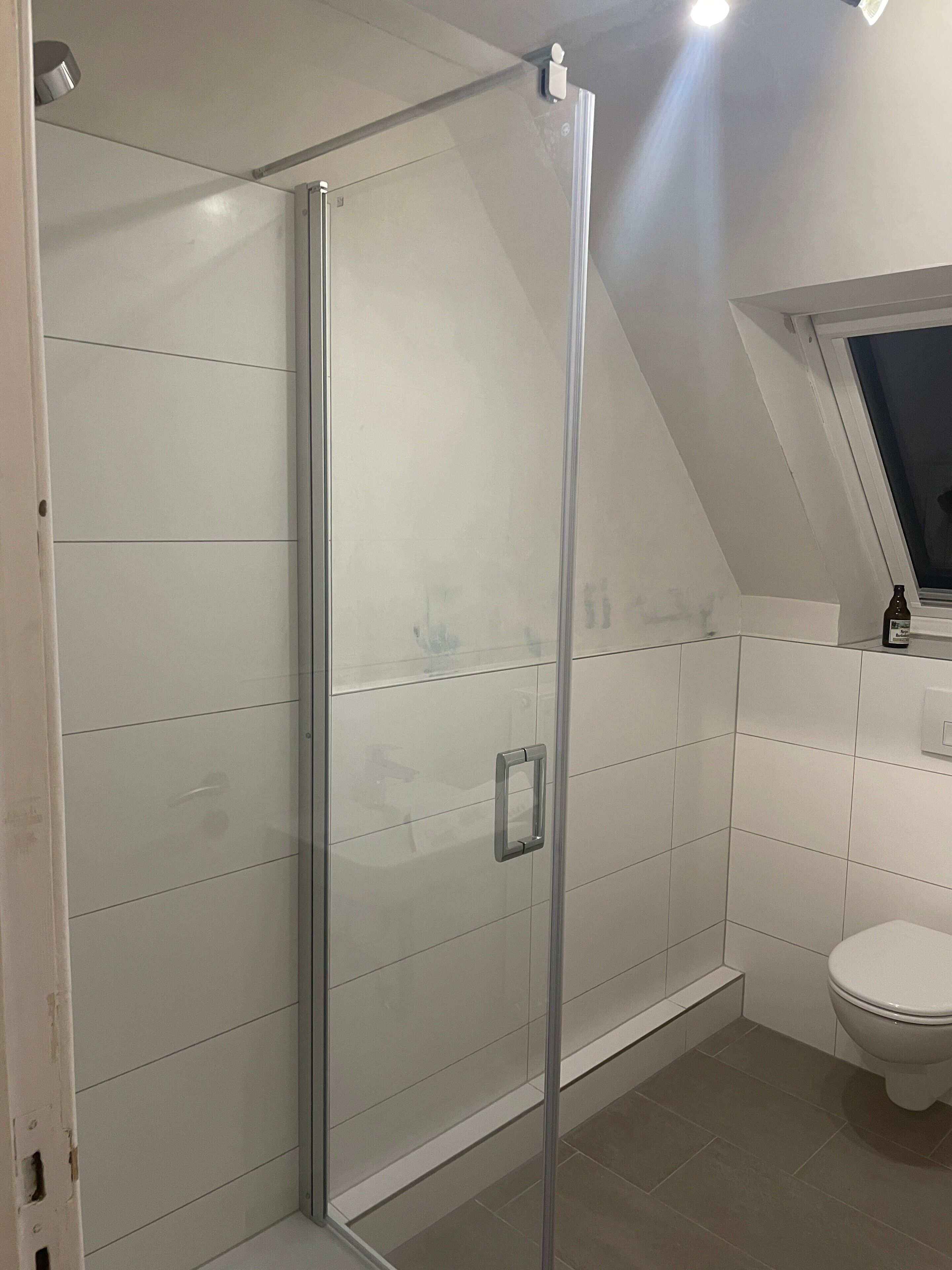 Ducha, secador de pelo, toallas