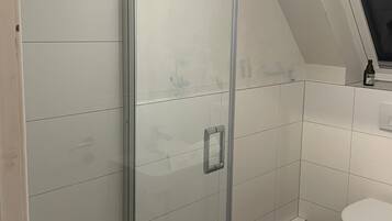 Ducha, secador de pelo, toallas