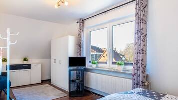 1 quarto, Wi-Fi de cortesia, roupa de cama