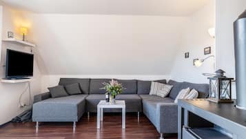 Fernseher, Kamin, Stereoanlage