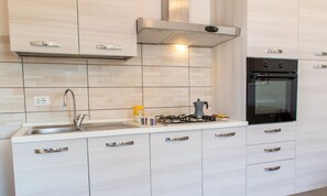 Refrigerador, microondas y horno 