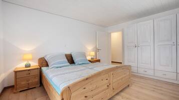 3 bedrooms, free WiFi, bed sheets