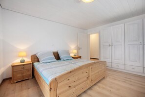 3 bedrooms, free WiFi, bed sheets