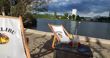 Holiday Apartment 'Haus Uni Koblenz Wohnung 1' with Shared Terrace and Wi-Fi