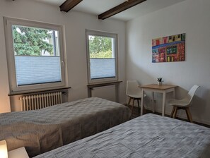 2 bedrooms, iron/ironing board, free WiFi - Guesthouse Koblenz Upper Floor for up to 7 People with Garden Access and Barbecue (Koblenz)