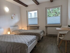 2 bedrooms, iron/ironing board, free WiFi