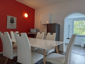 Dining - Guesthouse Koblenz Upper Floor for up to 7 People with Garden Access and Barbecue (Koblenz)