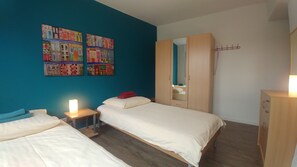 5 bedrooms, iron/ironing board, free WiFi
