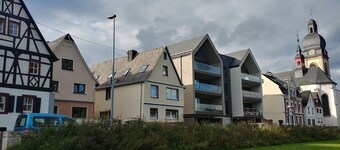 Holiday Apartment 'Ferienhaus Rheinblick Wohnung 4' with Shared Terrace, Wi-Fi and Air Conditioning