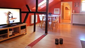A loft-style room with a television, dining area, and kitchen. - Holiday Apartment 'Ferienhaus Rheinblick Wohnung 4' with Shared Terrace, Wi-Fi and Air Conditioning (Koblenz)