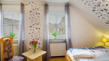 2 bedrooms, iron/ironing board, free WiFi, bed sheets