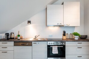 Kühlschrank, Ofen, Herdplatte, Geschirrspüler