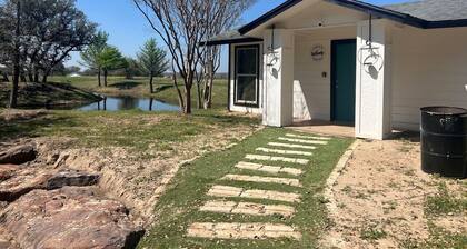 Relaxing Pond view cabin!