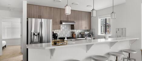 Kühlschrank, Mikrowelle, Ofen, Herdplatte