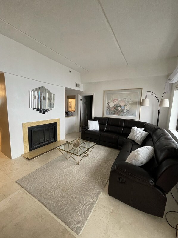 Télévision, cheminée