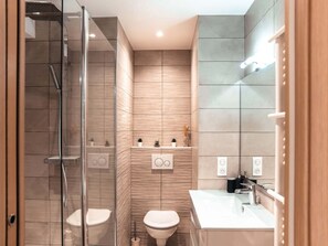 Hair dryer, towels - Modern 2BR 2BTH | Hypercenter | Croisette | AC (Cannes)