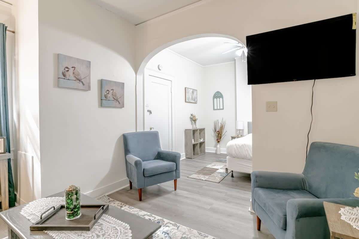 Fer et planche à repasser, lit parapluie, Wi-Fi, draps fournis