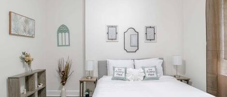 Bügeleisen/Bügelbrett, Reisekinderbett, WLAN, Bettwäsche