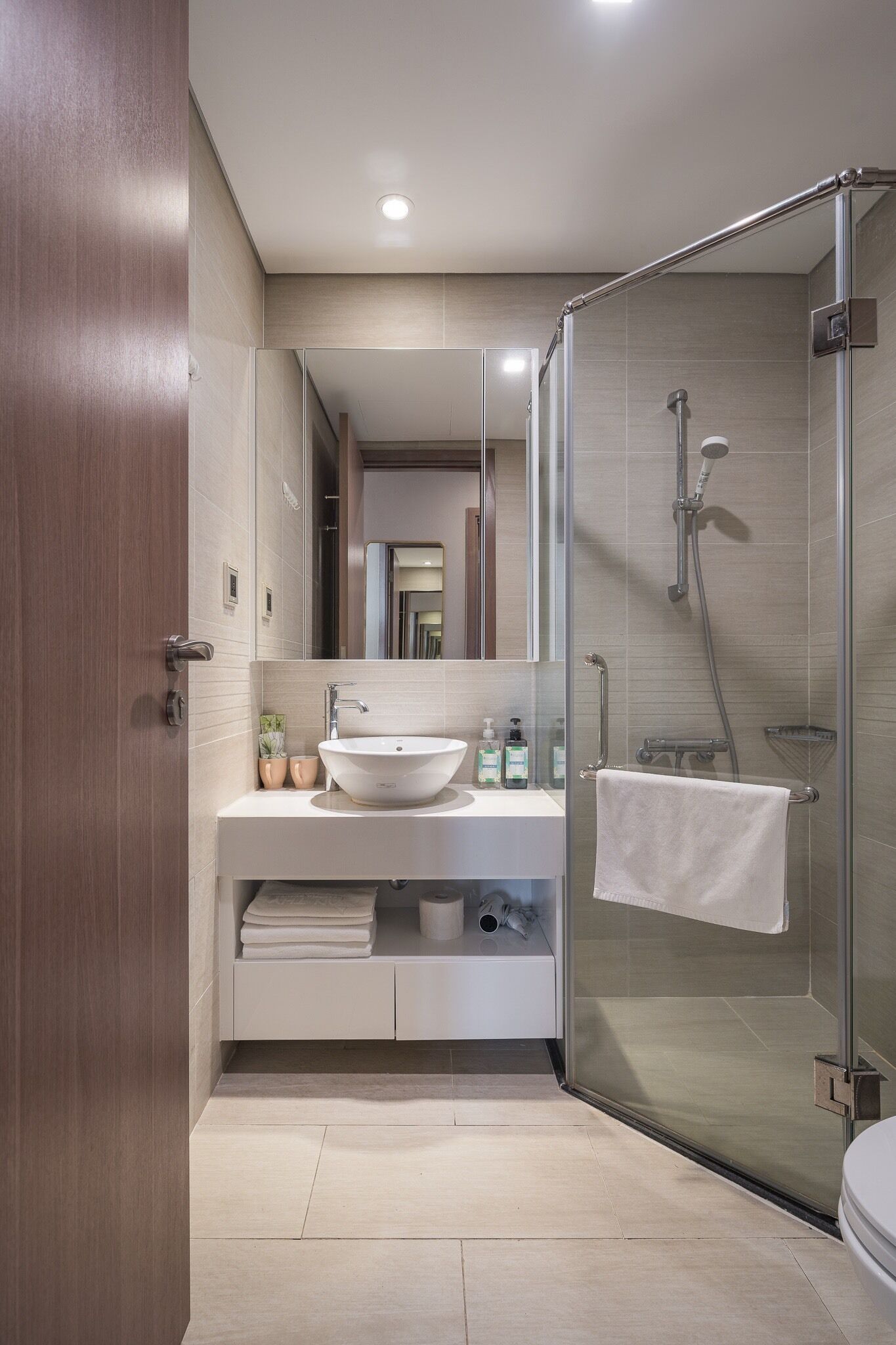 Departamento de lujo | Baño | Regadera, regadera con hidromasaje, amenidades de baño gratuitas 