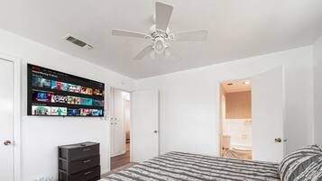 3 bedrooms, iron/ironing board, WiFi, bed sheets