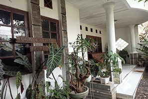 Garden - OYO Life 91339 Pondok Kost Aulia Syariah (Garut)