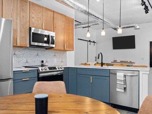 Central Eastside One Condo With rooftop Hot Tubs