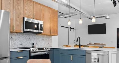 Central Eastside One Condo With rooftop Hot Tubs