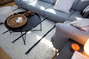 Televisión, chimenea y videojuegos