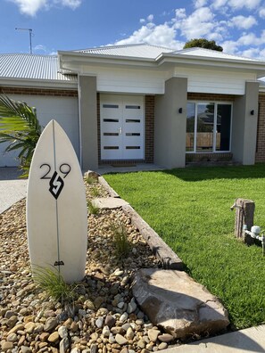 Exterior detail - King parrott phillip island - short walk into town and the beach (Cowes)