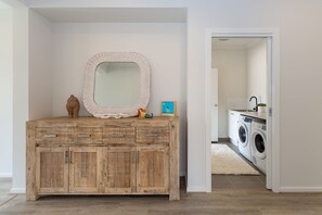 Interior - King parrott phillip island - short walk into town and the beach (Cowes)