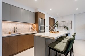 Dining room - Pristine 1BR Beach Isle Emaar Beachfront (Dubai)