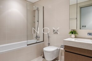 Bathroom - Pristine 1BR Beach Isle Emaar Beachfront (Dubai)