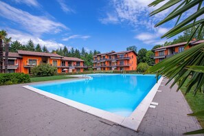 Family Apartment, Multiple Bedrooms (Lenni Apart. Swimming Pool and lake) | Pool