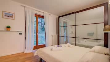 Familienapartment, Mehrere Schlafzimmer (Lenni Apart. Swimming Pool and lake) | 1 Schlafzimmer, WLAN, Bettwäsche