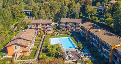 Lenni Apart. Swimming Pool and Lake