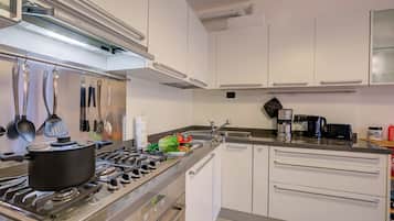 Appartement Familial, plusieurs chambres (Lenni Apart. Swimming Pool and lake) | Cuisine privée