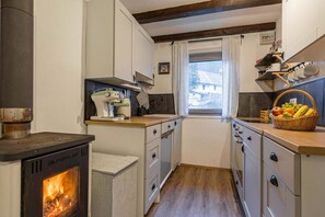 Private kitchen - Alpine House Naturalina (Tolmin)