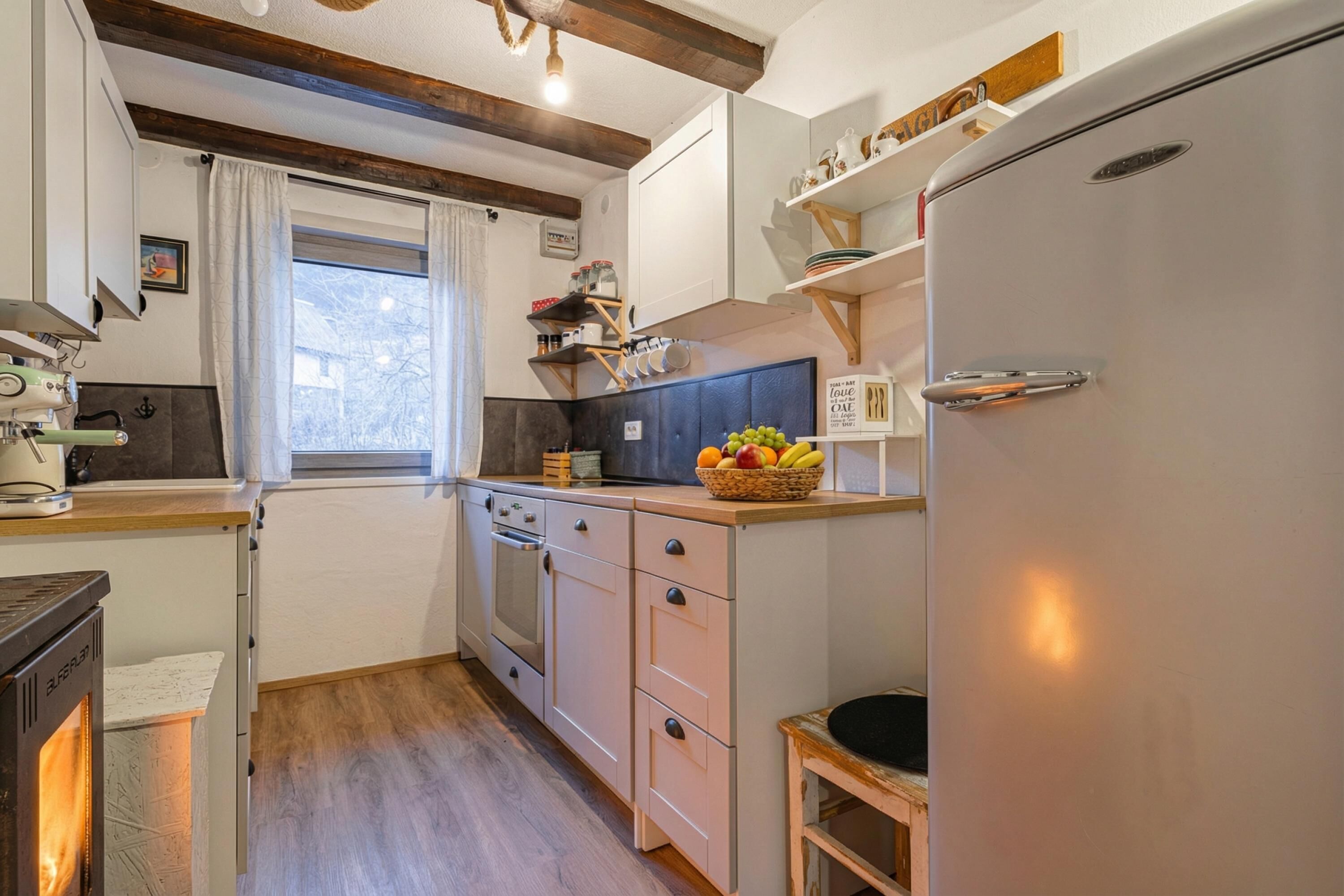 Fridge, oven, stovetop, dishwasher