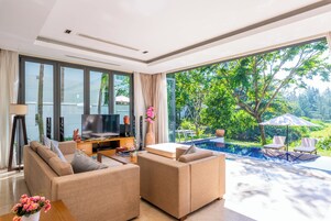 Deluxe Villa | Living area