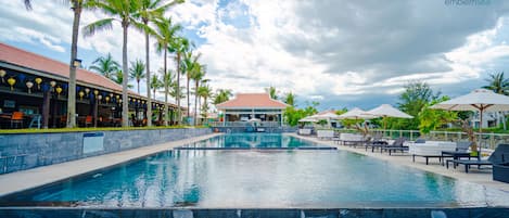 2 개의 야외 수영장