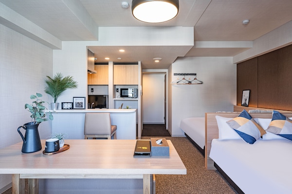 Deluxe Quadruple Room | In-room dining