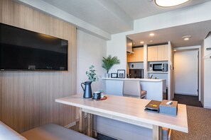 Kamar Quadruple Deluks | Makan di kamar