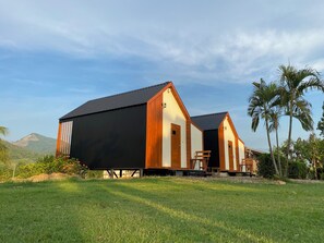 Phòng Deluxe, 1 giường cỡ king, bồn tắm, quang cảnh núi | Truy cập Internet không dây miễn phí, bộ trải giường