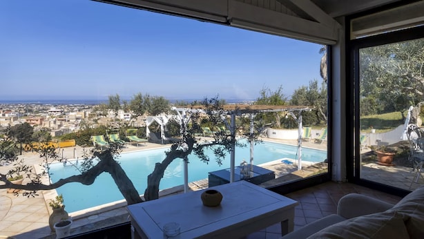 アパートメント 5 ベッドルーム パティオ ガーデンビュー | リビングルーム